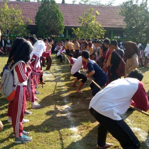 Lomba Tarik Tambang dalam Rangka Memperingati Hari Proklamasi RI Ke-71