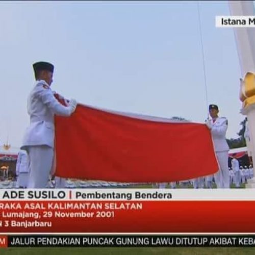 Dyka “Sang Pembentang Bendera” pada Upacara Penurunan Bendera di Istana Merdeka 17 Agustus 2018