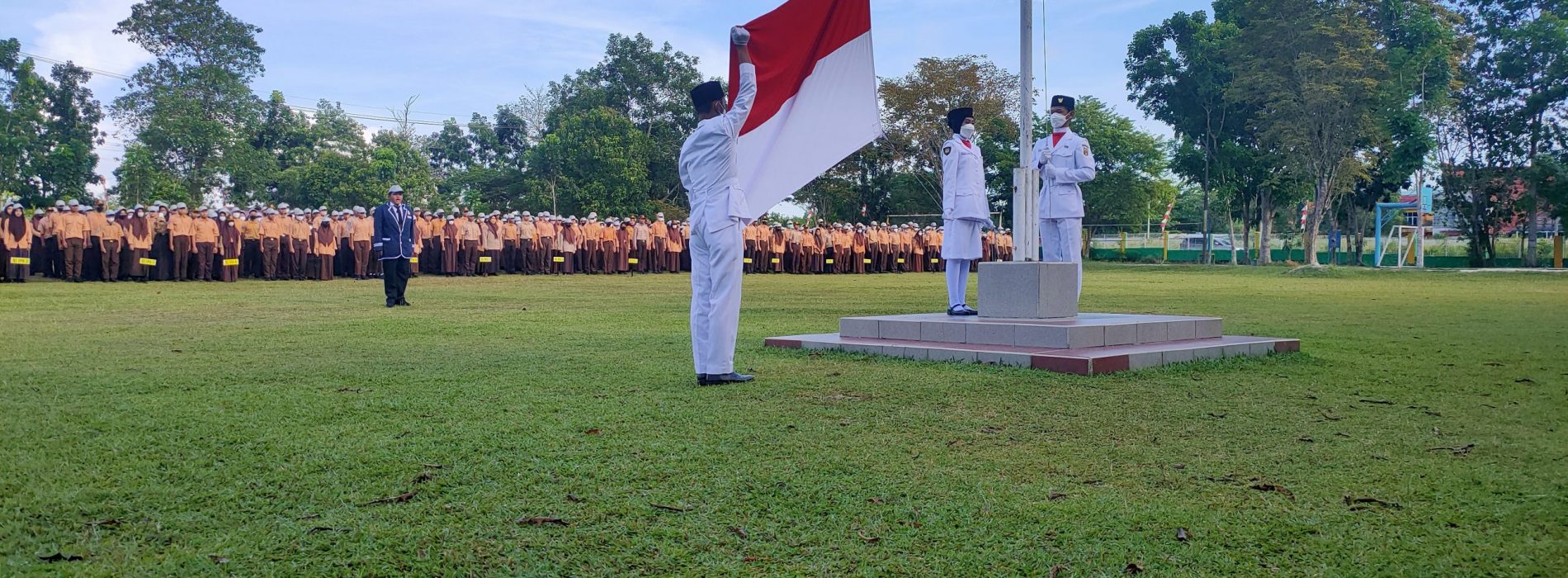 Smaga Melaksanakan Upacara Bendera di Hari Pahlawan