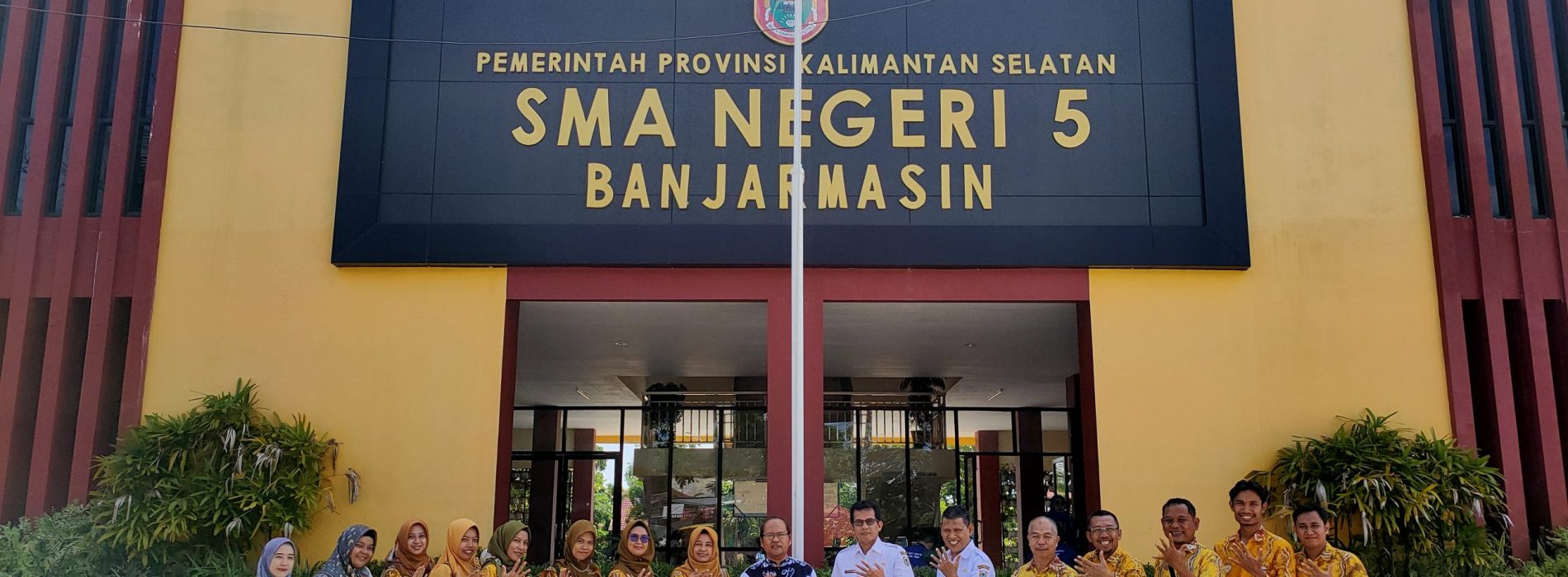 Tenaga Administrasi Menimba Ilmu ke SMAlie