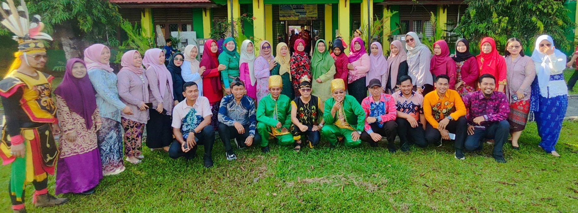Perayaan Hardiknas dan Pembukaan LKPBB 2025 SMAN 3 Banjarbar