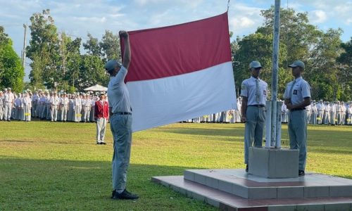 Upacara Hari Senin Sekaligus Pembukaan MPLS SMA Negeri 3 Banjarbaru Tahun Pelajaran 2025/2026