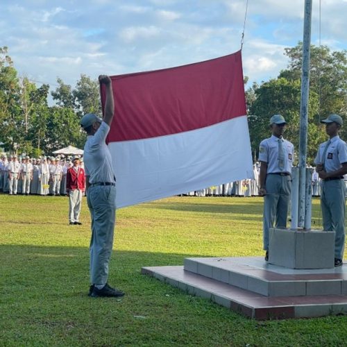 Upacara Hari Senin Sekaligus Pembukaan MPLS SMA Negeri 3 Banjarbaru Tahun Pelajaran 2025/2026