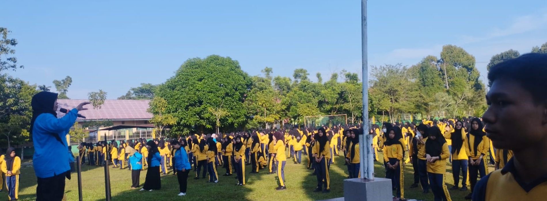 KEGIATAN SENAM ANAK INDONESIA EMAS DI SMAN 3 BANJARBARU MERIAH DAN PENUH SEMANGAT