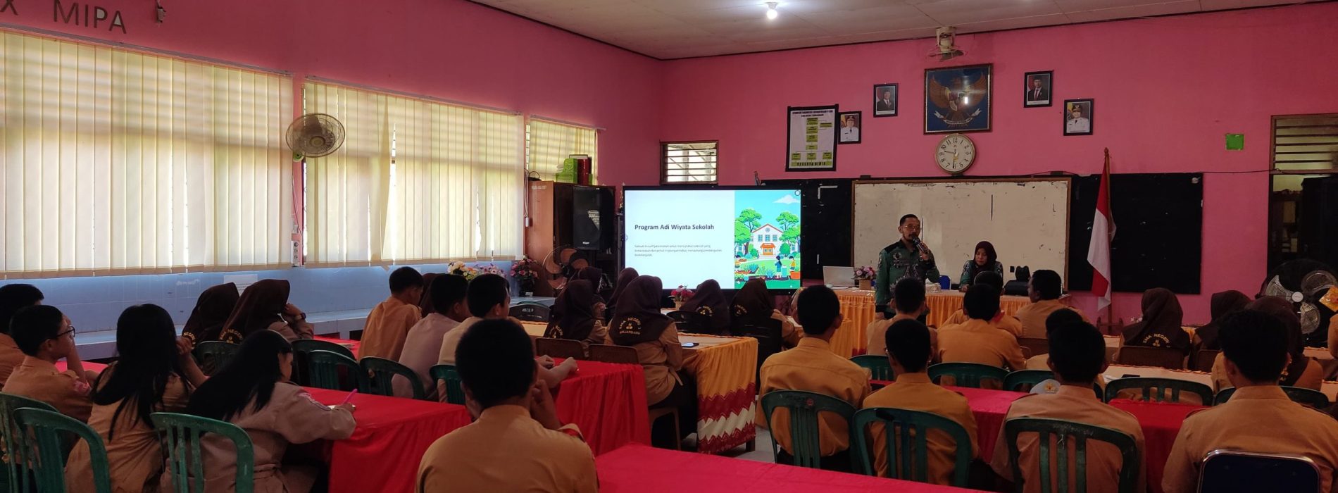 SOSIALISASI ADIWIYATA DI SMAN 3 BANJARBARU: SISWA DILIBATKAN WUJUDKAN SEKOLAH PEDULI LINGKUNGAN